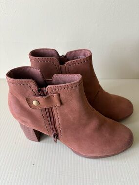 Clarks Women's Baykal glow Ankle fashion Boots Tan nubuck 6.5